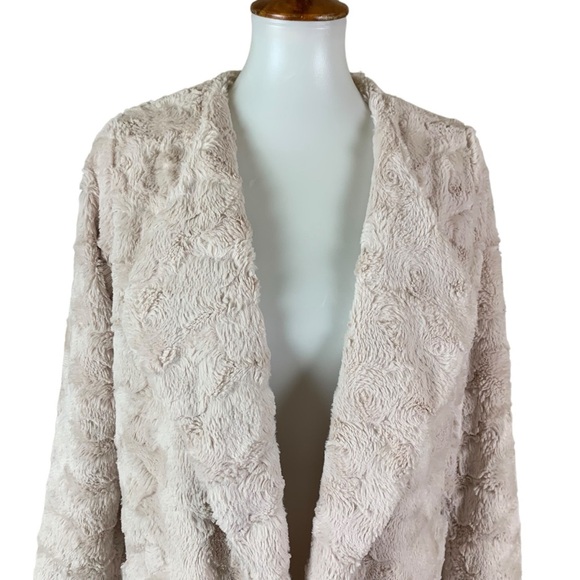 The Linen Duck Beige Textured Faux Fur Open Front Cardigan Small Soft Plush - Picture 2 of 7